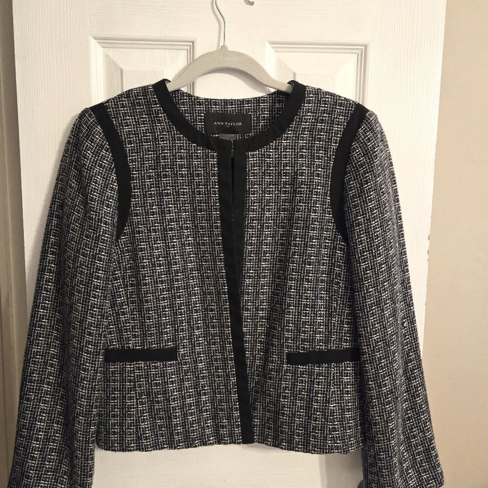 Ann Taylor size 6 blazer